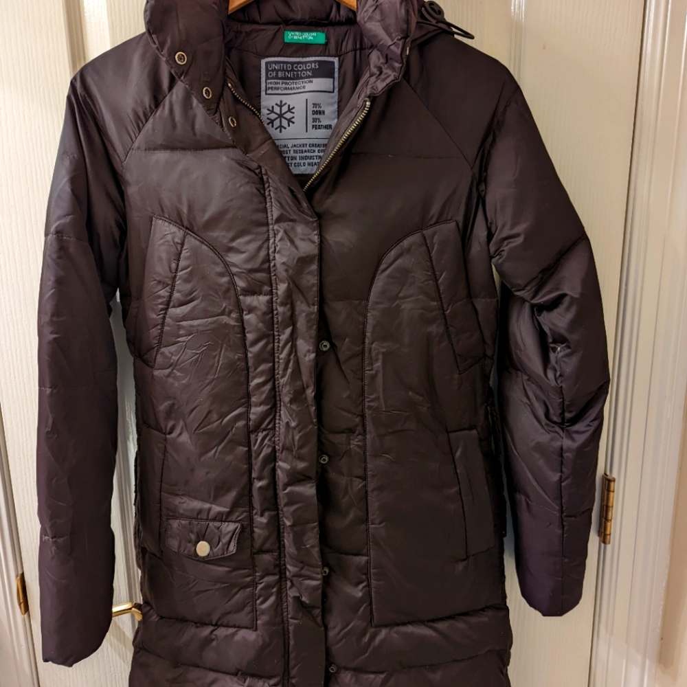 Stunning vintage Bennetton chocolate brown winter coat. NWOT. Women's small.